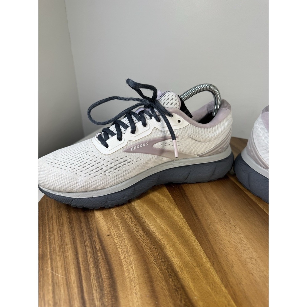 Brooks Women's Athletic Shoes in Light Pink and Gray - Picture 5 of 10